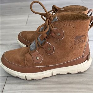 Sorel Women's Tan and Gray Boots
